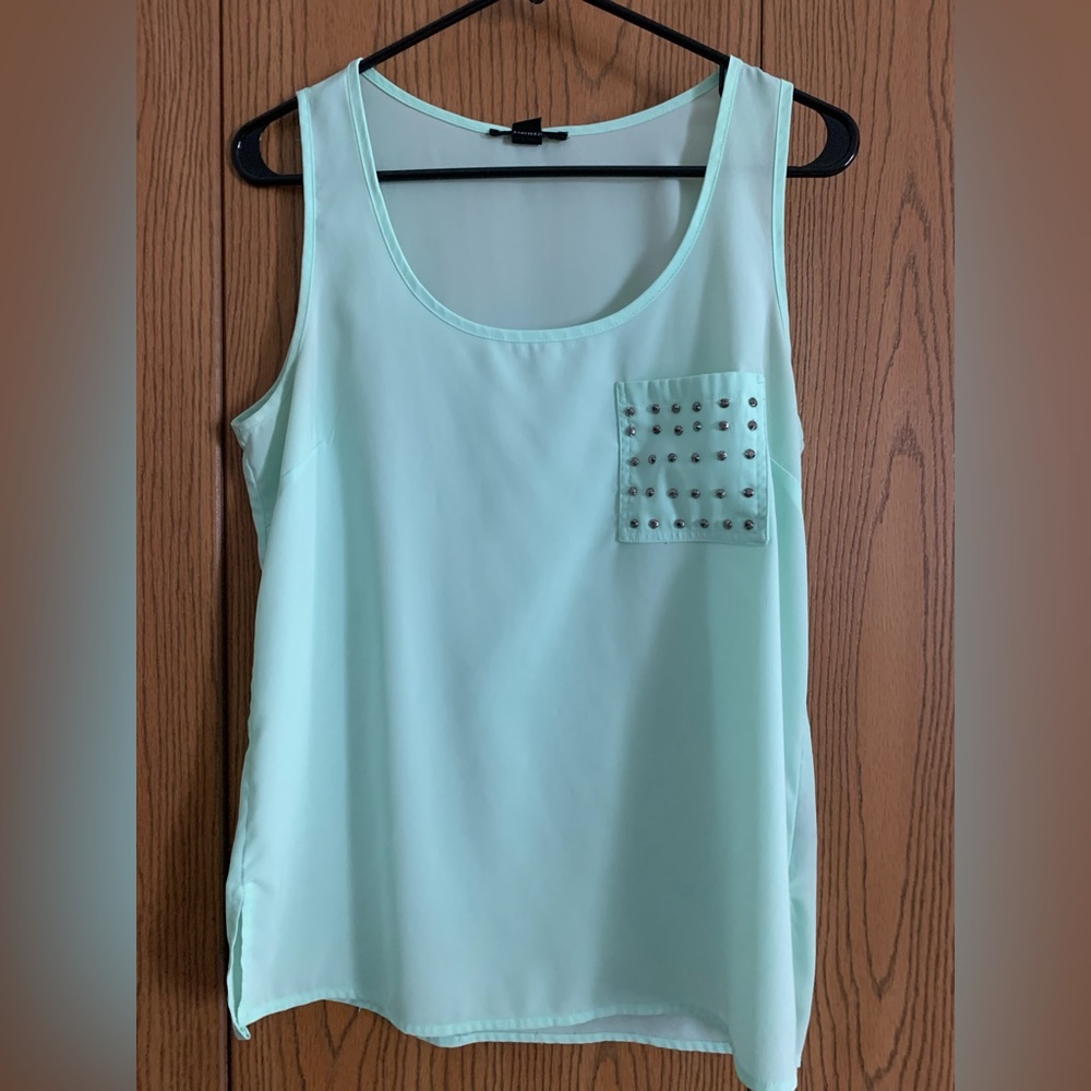 Studded Pocket Tank